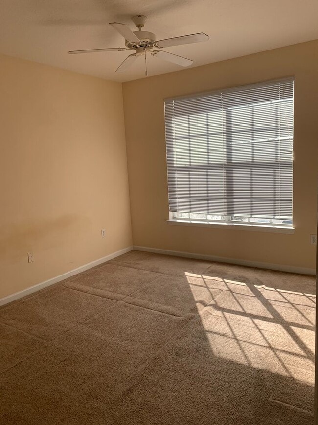 Building Photo - 12825 Madison Pointe Cir, Unit 303, Orland...