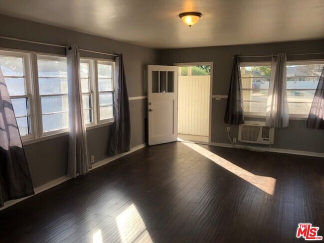 Foto del edificio - 7054 Ranchito Ave