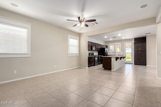 Foto del edificio - 17163 W Orchid Ln