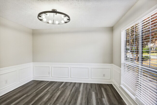 Building Photo - 2091 Winsburg Dr