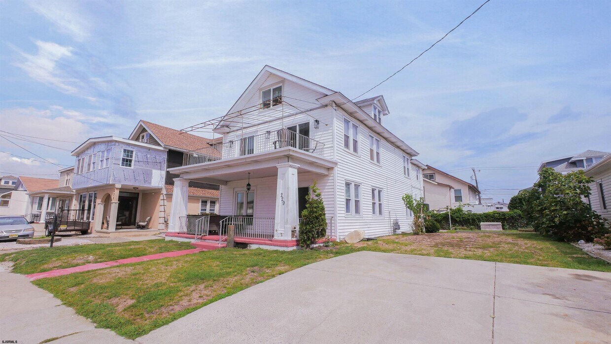 Primary Photo - 229 N Derby Ave
