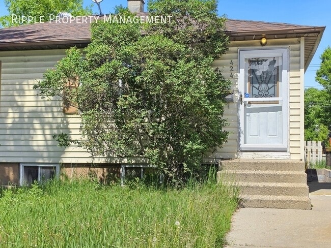 Building Photo - SPACIOUS 4 BEDS, 2 BATHS DUPLEX UPPER UNIT | CHERISHED COMMUNITY LIVING