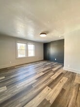 Building Photo - 2409 Omro Rd