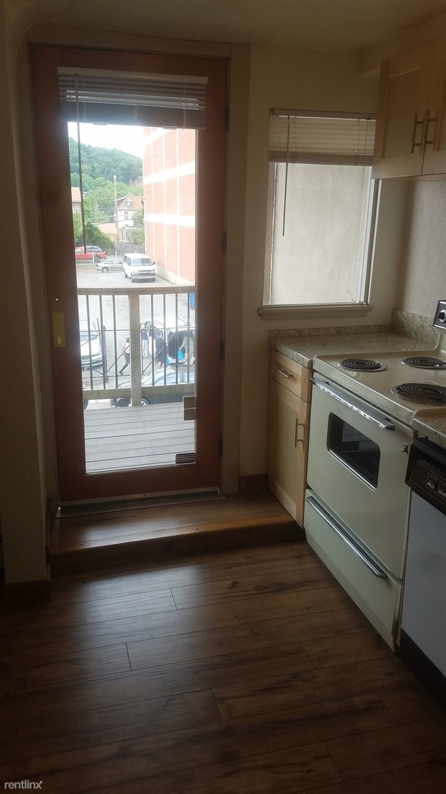 Building Photo - 749 S Millvale Ave