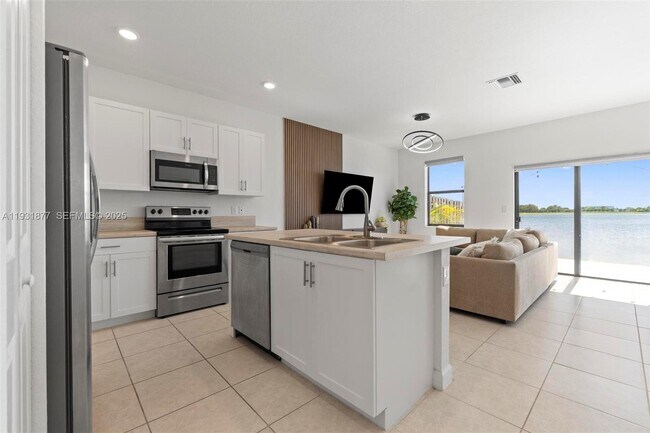 Foto del edificio - 20544 NE 5th Pl