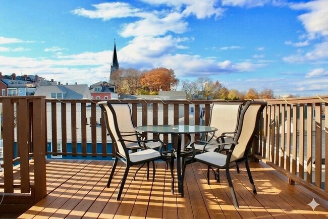 Building Photo - 18 Cook St