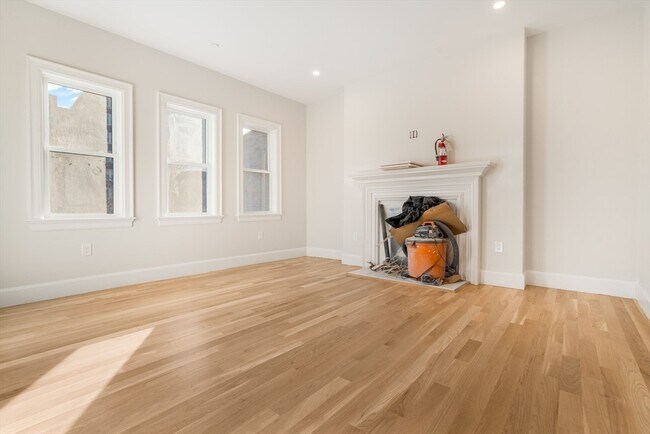 Foto del edificio - 1370 Beacon St