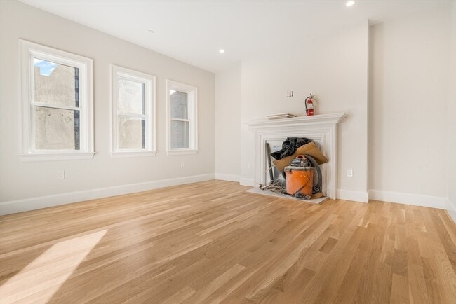 Building Photo - 1370 Beacon St