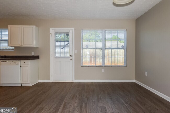 Building Photo - 245 Coral Cir