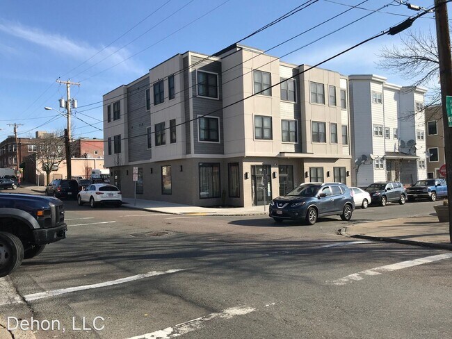 Building Photo - 17-19 Dehon St