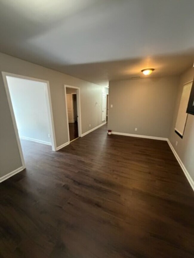 Building Photo - Check out this Beautiful 3 bed 1 bath home