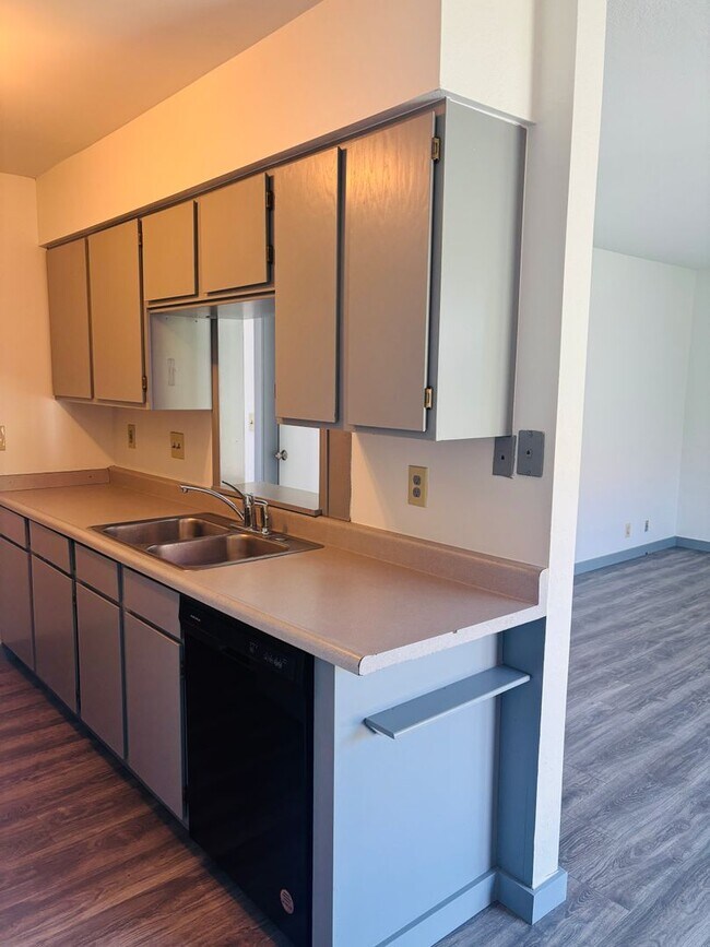 Foto del edificio - 3BR condo w/ garage & private yard