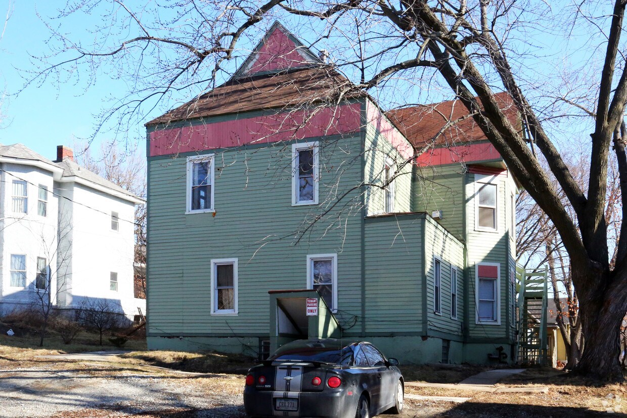 Building Photo - 658 18th St