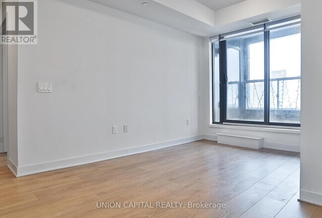 Photo du bâtiment - 2920 Hwy 7