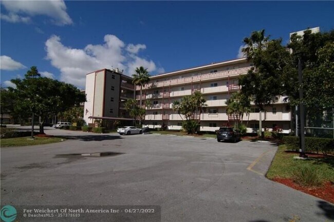 Foto del edificio - 2104 S Cypress Bend Dr