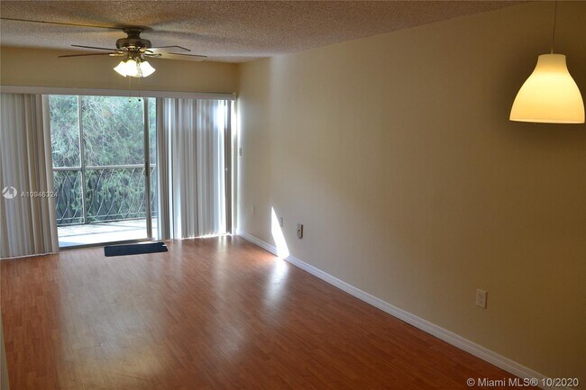 Foto del edificio - 100 NW 87th Ave