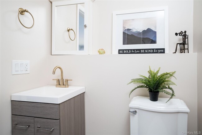 Building Photo - 1099 US-9W