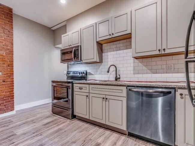 Building Photo - 122 N Evaline St