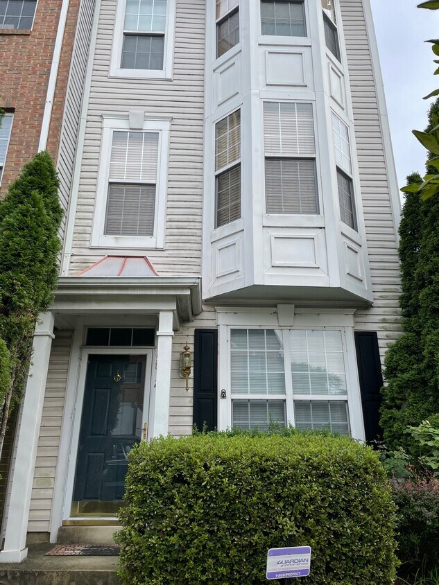 Foto principal - 5812 Summers Grove Rd