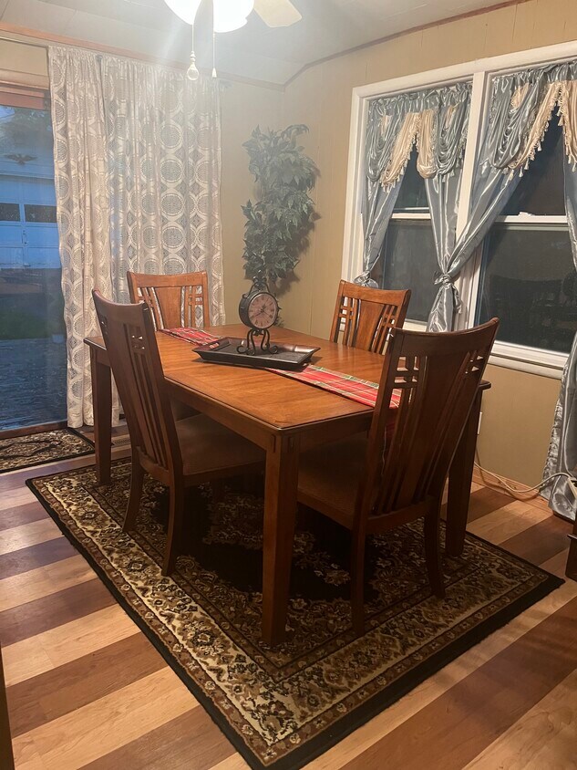 Comedor - 1126 River Rd