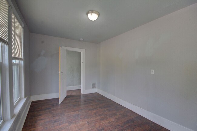 Foto del edificio - 2 bedroom with bonus space