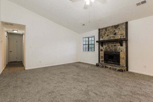 Building Photo - 9370 Woodloop Ct