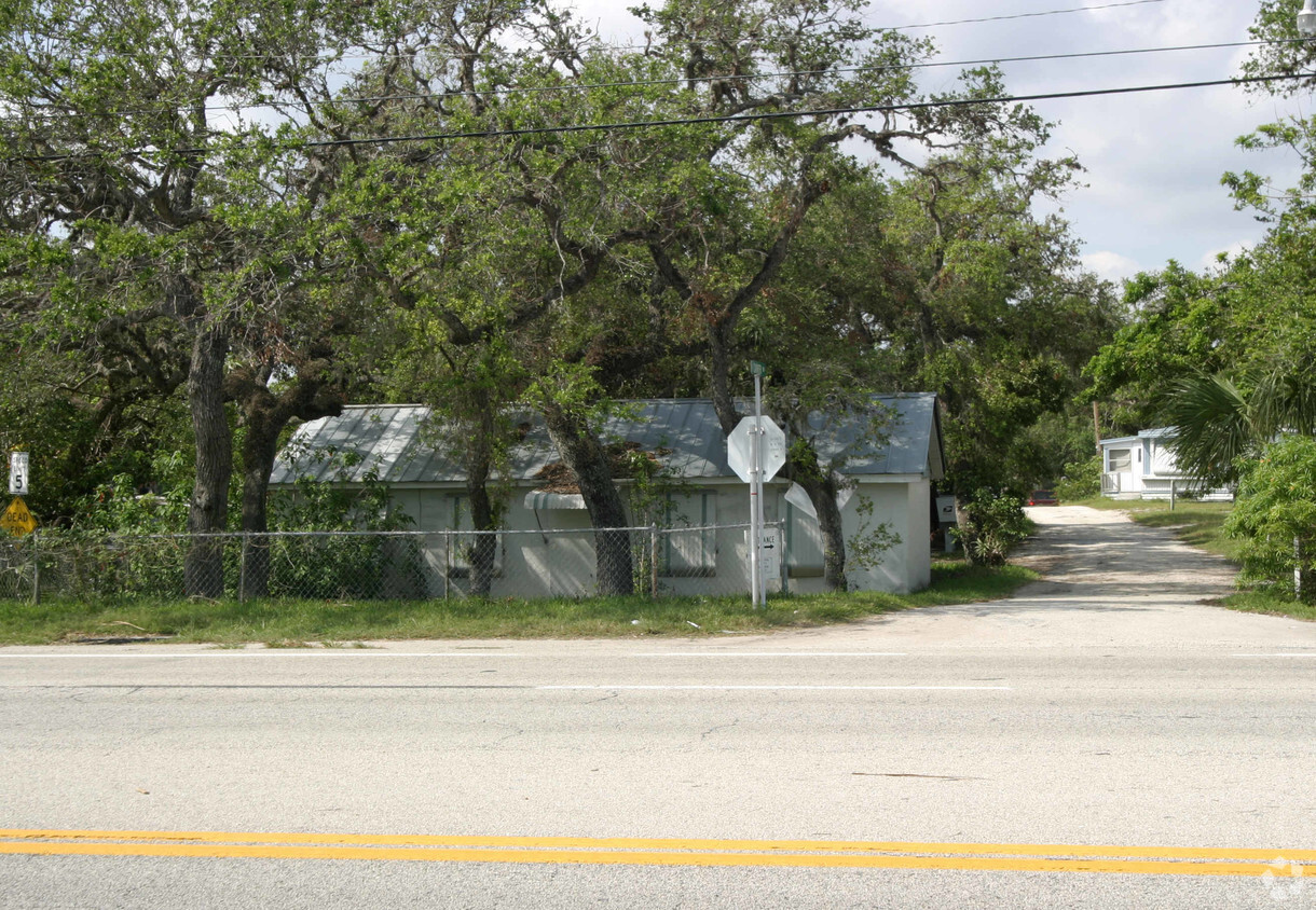 Building Photo - Carver Cove