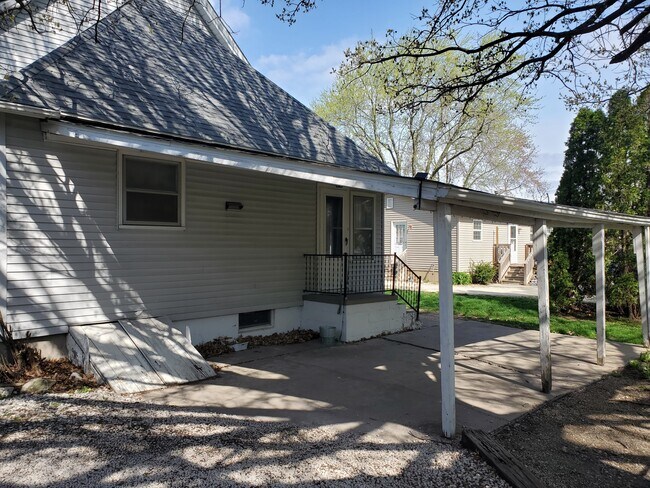 Building Photo - 875 Abingdon St