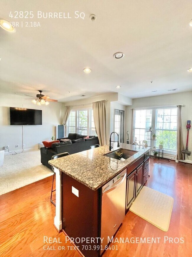Foto del edificio - Beautifully Maintained 3 Bedroom 2.5 Bath ...
