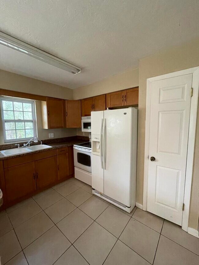 Foto del edificio - 9502 NE Waldo Rd