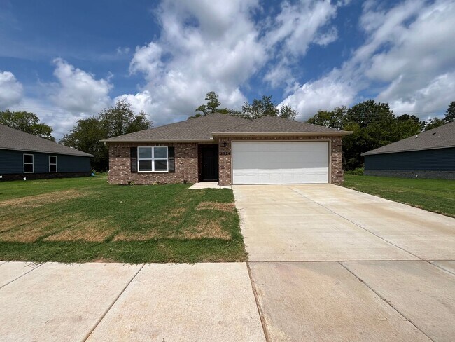 Foto del edificio - BRAND NEW Three Bedroom | Two Bath Home in...