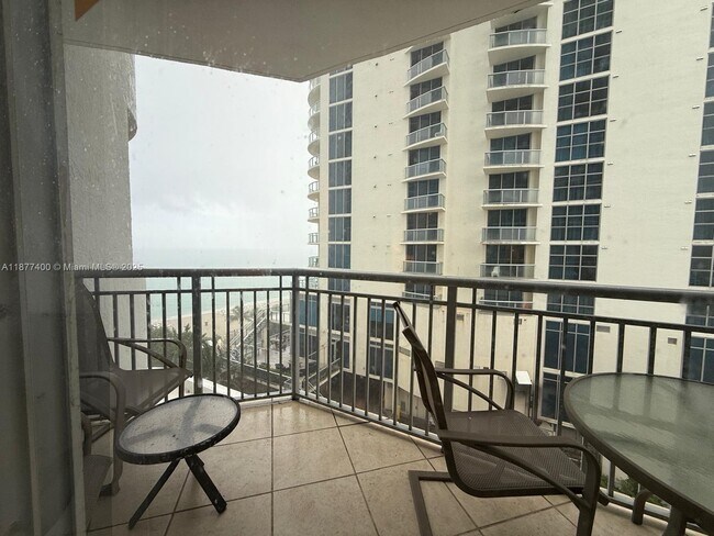 Foto del edificio - 17375 Collins Ave