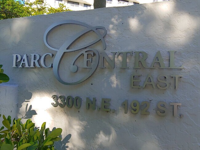 Foto del edificio - 3300 NE 192nd St