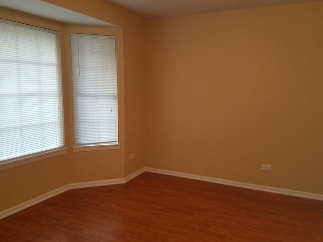 Building Photo - 579 Pleasant Pl