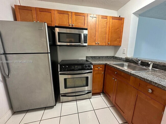 Foto del edificio - 492 NW 165th St