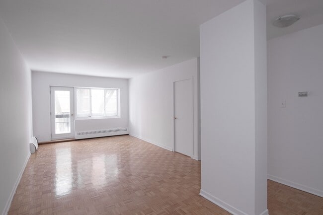 Photo du bâtiment - 2400 Av. Van Horne