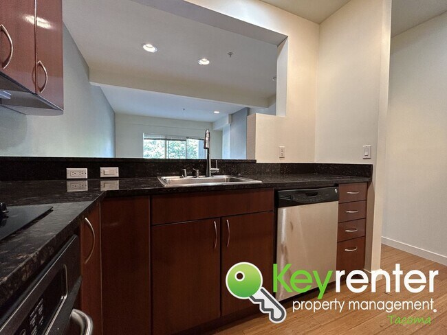 Building Photo - 2Bed/2Bath Downtown Gem +50% off First Ful...