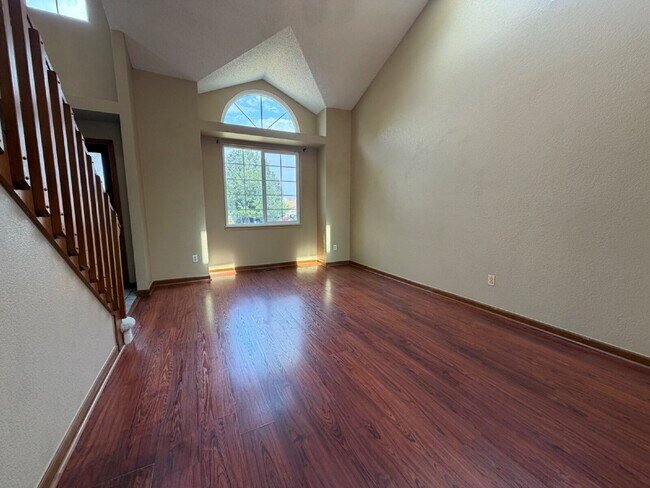 Foto del edificio - ~Available Now~  Beautiful Four Bedroom Home with Fireplace, Private Yard & Luxurious Primary Suite!