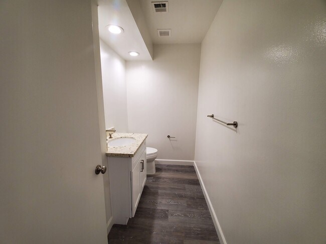 Powder Room - 36 Hurricane St