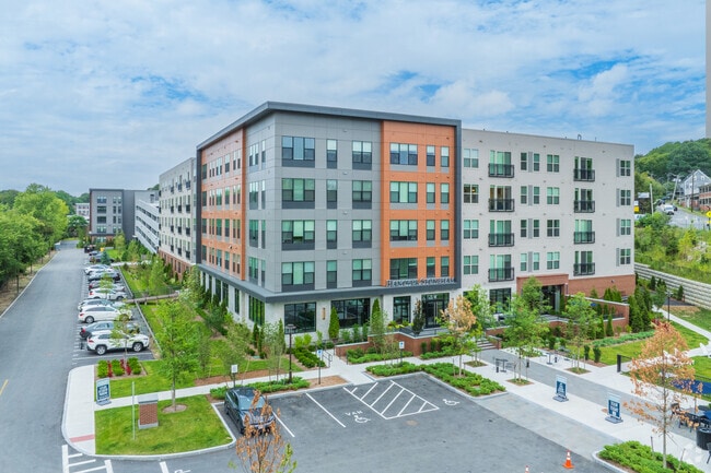 Building Photo - Hanover Stoneham