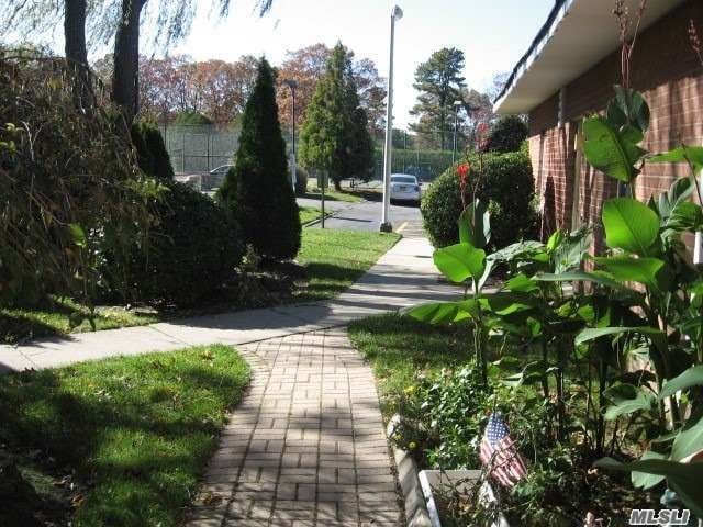 Building Photo - 10 Glen Hollow Dr