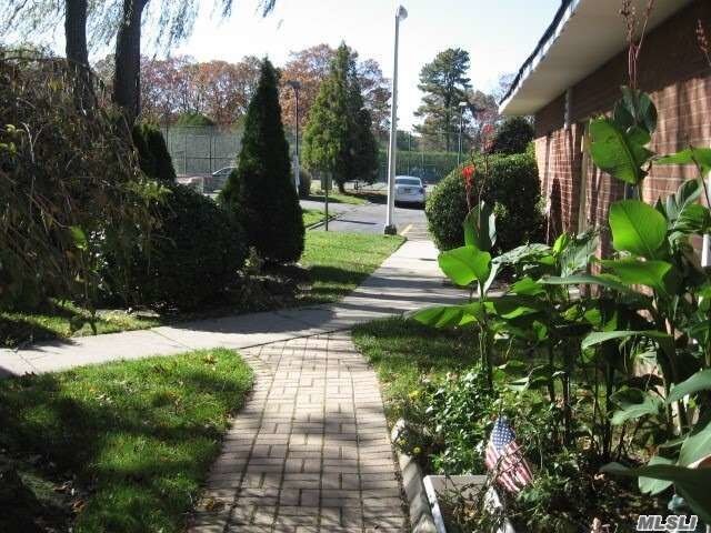 Foto del edificio - 10 Glen Hollow Dr
