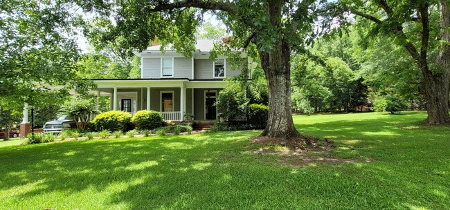 Building Photo - Sprawling Southern Home in Historic Concor...