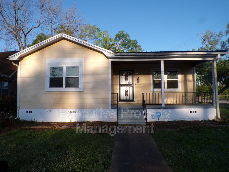Primary Photo - 1400 19th Pl SW
