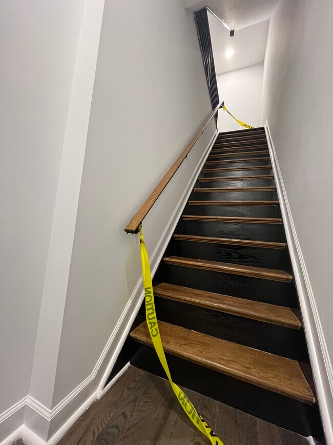 Building Photo - 1155 E 39th St