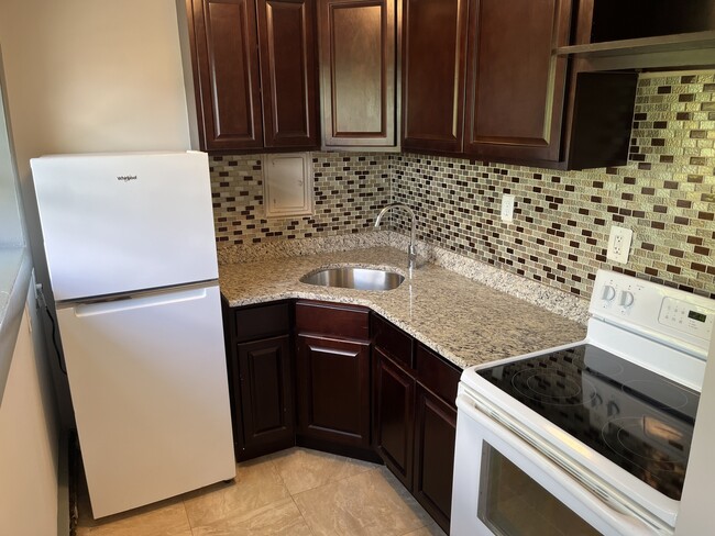 Building Photo - 32 Cook Ave