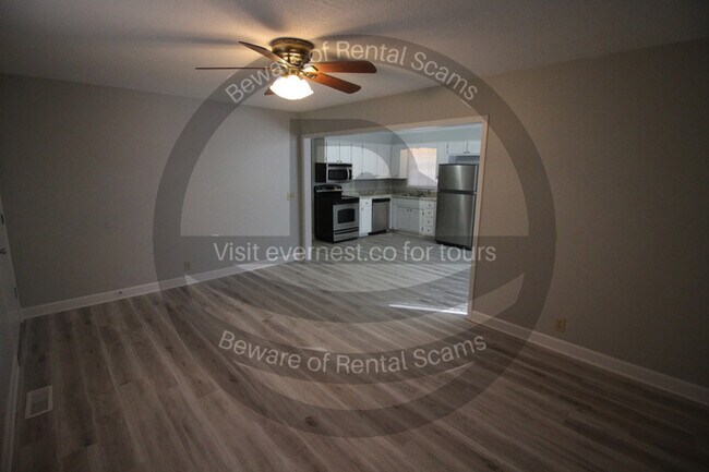 Building Photo - 212 New Shackle Island Rd