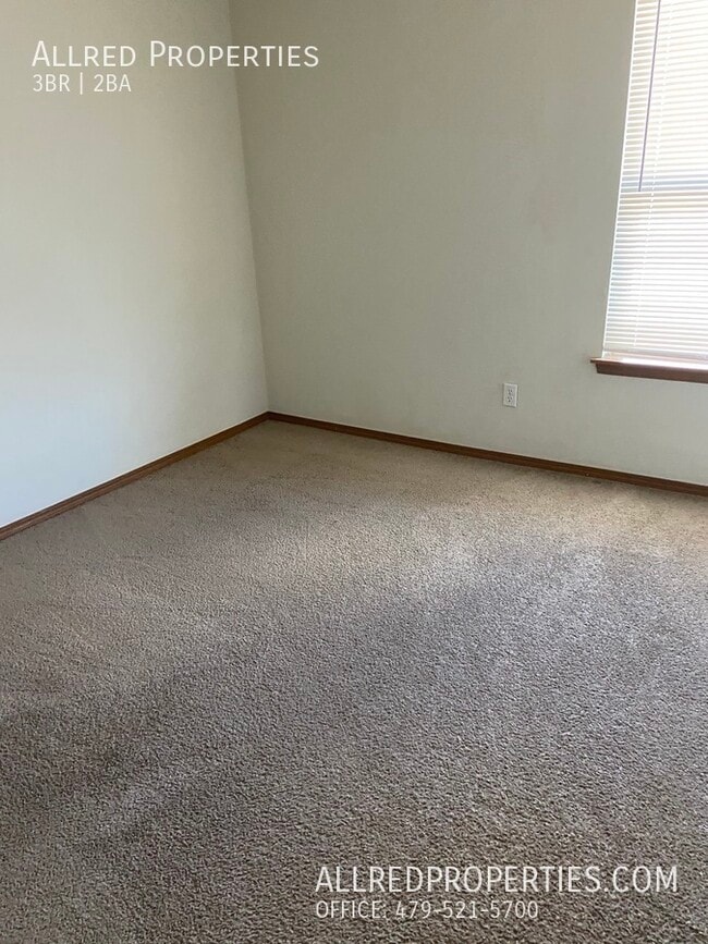 Foto del edificio - 305 E Asher Ct