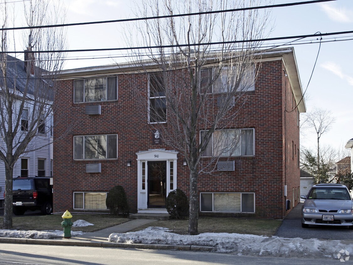 910 Park Ave, Cranston, RI 02910 Apartments in Cranston, RI