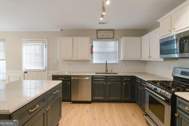 Building Photo - 5920 Seabright Ln